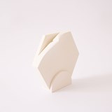 Vase Teumsae on Wall - White - Design : Extra&ordinary Design 3