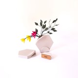 Vase Teumsae on Wall - White - Design : Extra&ordinary Design 6
