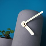 Horloge SILO aiguilles dorées - Béton - Béton - Design : Gone's 5