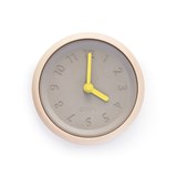  Horloge murale TOUPIE - en bois et béton aiguilles jaunes - Béton - Design : Gone's 2