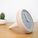 Toupie table clock - Turquoise hands - Light Wood - Design : Gone's 3