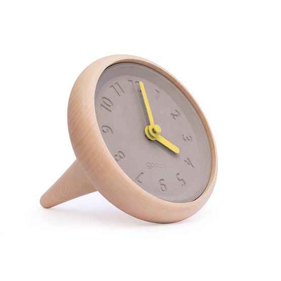 Horloge de table TOUPIE -  en bois et béton aiguilles jaunes - Bois clair - Design : Gone's