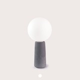 Lampe de table PHARE avec ampoule effet porcelaine - Béton - Béton - Design : Gone's 8