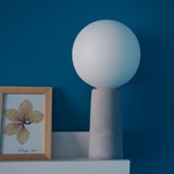 Lampe à poser PHARE avec ampoule effet porcelaine - Béton 4