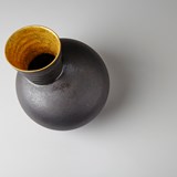 Vase SPEAK - Noir et doré - Or - Design : Jo Davies 4