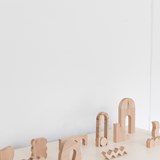 Set d'objets décoratifs en bois SHAPES - Bois clair - Design : Little Anana 4