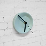 Horloge de bureau désaxée - rose  - Rose - Design : Studio Lorier 4