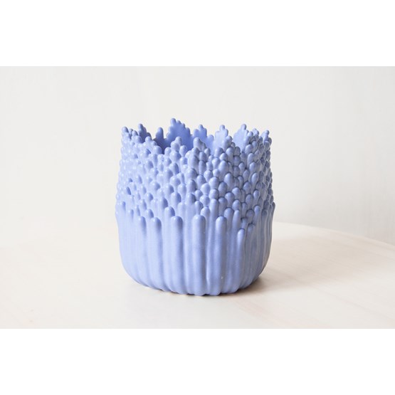 Cache-pot ASCENSIONNEL FLORAL M - Bleu lavande - Design : Cécile Bichon
