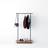 Porte-vêtements OAK 01 - Chêne naturel et métal noir - Bois clair - Design : weld & co 4