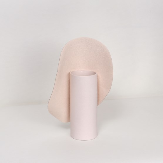 Vase CARNATION - Blush - Cuir - Design : STUDiOFOAM