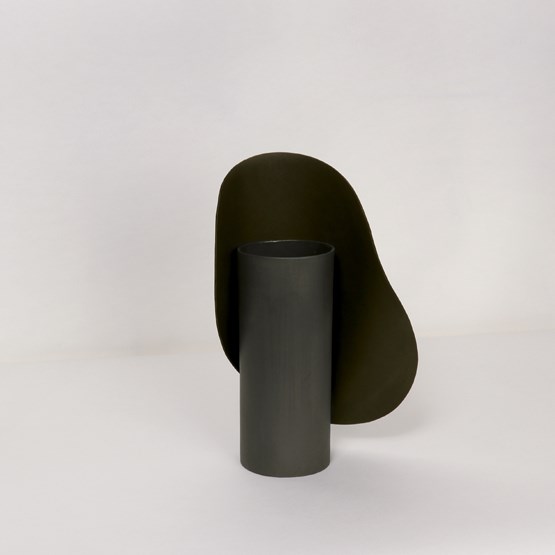 Vase CARNATION - Olive - Cuir - Design : STUDiOFOAM