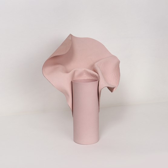 Vase CARNATION - Rose - Cuir - Design : STUDiOFOAM