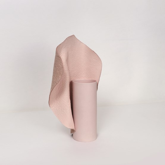 Vase Carnation - Pink - Leather - Design : STUDiOFOAM