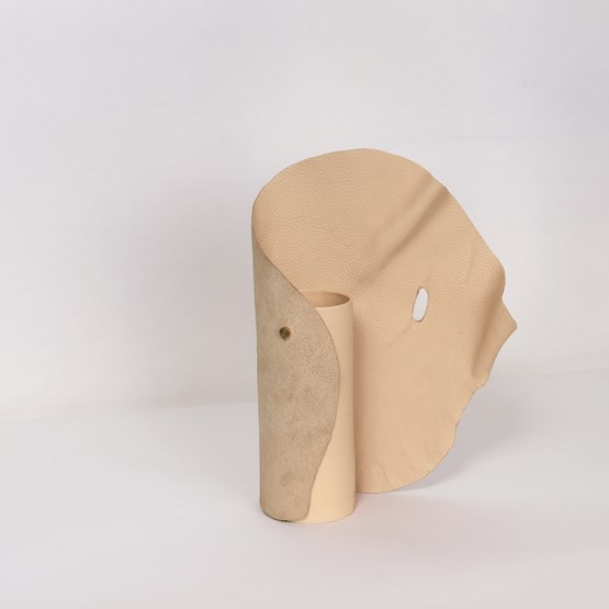Vase Carnation - Sand - Leather - Design : STUDiOFOAM