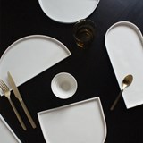 Assiette DEMI LUNE - Porcelaine blanche - Blanc - Design : Antoine Pillot 5