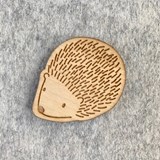 Hedgehog brooch - Wood - Light Wood - Design : Les petites hirondelles 2