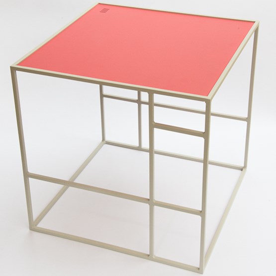 Table M+ - Gris/Framboise - Design : Helado Design