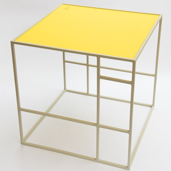 Table M+ - Gris/Citrine - Design : Helado Design