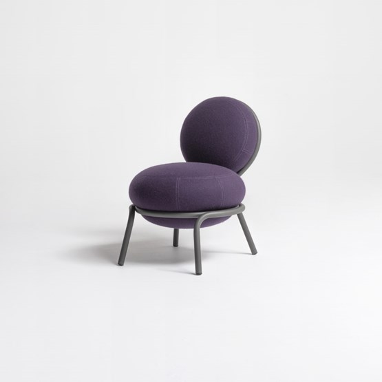 Low chair Fan Club - Design : Thierry d'istria