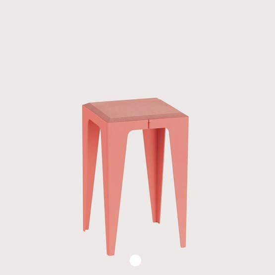 Stool CHAMFER - Kalypso Red - Pink - Design : WYE Design