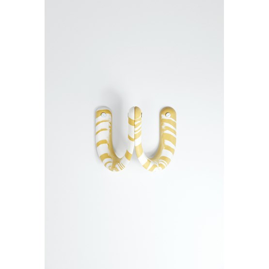 Patère Ü - Modèle simple - Blanc / jaune désert  - Design : Studio Matériel