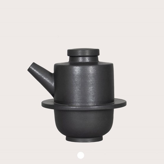 Jug 18/49 - black stoneware - Design : Lutz Könecke