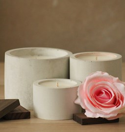 Bougie parfumée en béton - Gris argile - Bois de rose