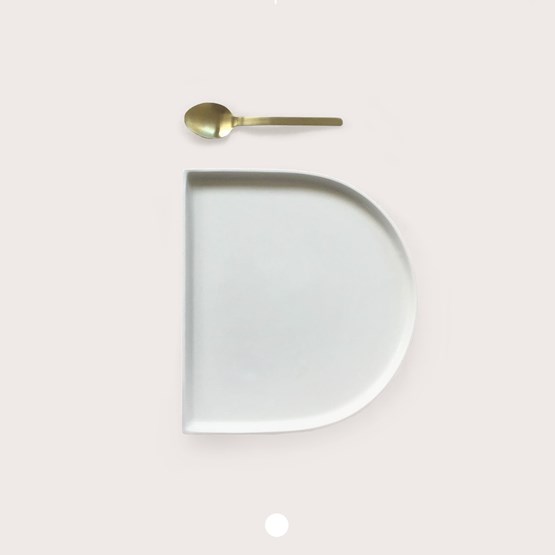 DEMI OVAL Plates - White - Design : Antoine Pillot