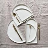 Assiette Quart de lune - Blanc - Design : Antoine Pillot 4