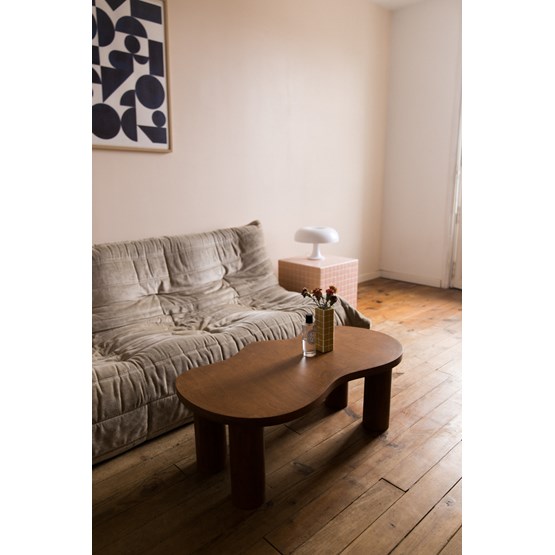 Table haricot - Teintée ambre - Bois foncé - Design : Little Anana