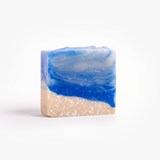 Savon surgras SON OF A BEACH, 110g - sel de la mer morte & kaolin - Bleu - Design : Hank Brussels 2