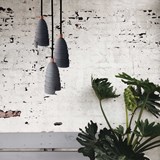 Luminaire suspension en béton accessoires cuivres - Flanelle triple - Béton - Design : Gone's 3