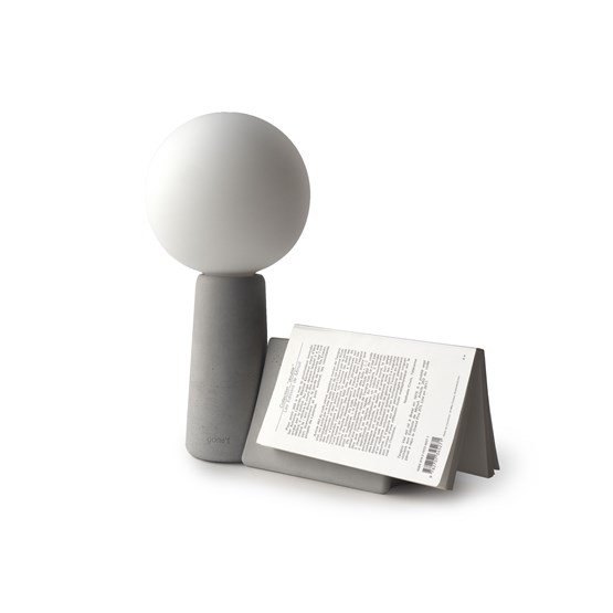 Lampe de table PHARE avec son marque-page Bicoque - Ampoule LED effet porcelaine  - Béton - Design : Gone's