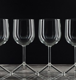 Set of 4 Tripod white wine glasses
