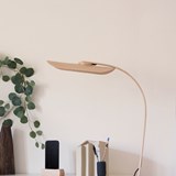 Lampe de bureau à pince - hêtre cintré - Bois clair - Design : Maxime Ly 2