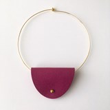 Collier CECI N'EST PAS UN SAC - violet mûre - Violet - Design : Beatrix Li-Chin Loos 4