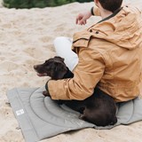 Couverture de voyage pour chien COMPASS - gris fumé - Gris - Design : BAND&ROLL 7