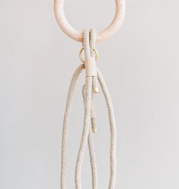 ECO-FRIENDLY ROPE LEASH WITH WOODEN HANDLE. ASH - beige