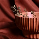 Grand pot cannelé  DRYADE - Sienne - Rouge - Design : Foghar Studio 4