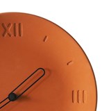 Horloge ANTAN aiguilles noires - Béton teinté terracotta - Béton - Design : Gone's 3