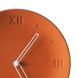 Horloge ANTAN aiguilles blanches - Béton teinté terracotta - Béton - Design : Gone's 3