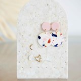 Porte boucle d'oreille | Antoinette | Marbre blanc - Bio-plastique - Design : Manaaki 2