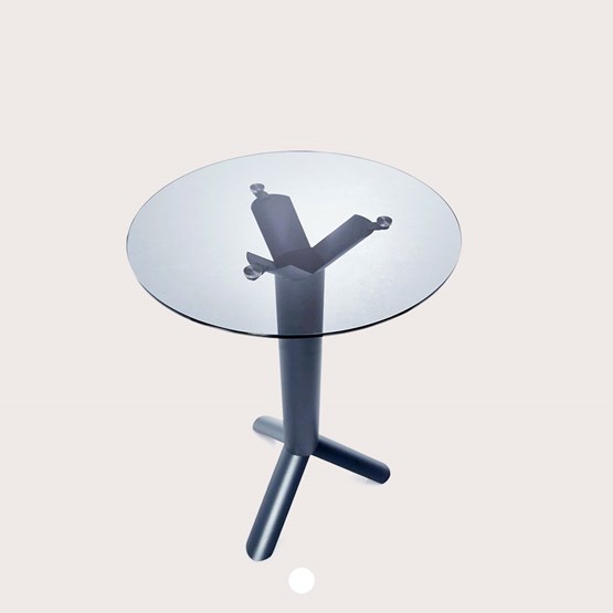 Glass TUBE standing table  - Design : Maarten Baptist