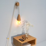 Lampe baladeuse SINO POSE -  liège clair et câble beige - Liège - Design : Galula Studio 5
