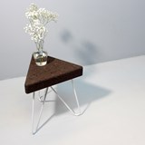 Tabouret/Table TRÊS -  liège foncé et piètement blanc - Liège - Design : Galula Studio 3