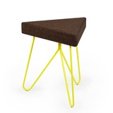 Tabouret/Table TRÊS-  liège foncé et piètement jaune  - Liège - Design : Galula Studio 5