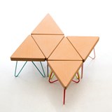 Tabouret/Table TRÊS -  liège foncé et piètement bleu  - Liège - Design : Galula Studio 8
